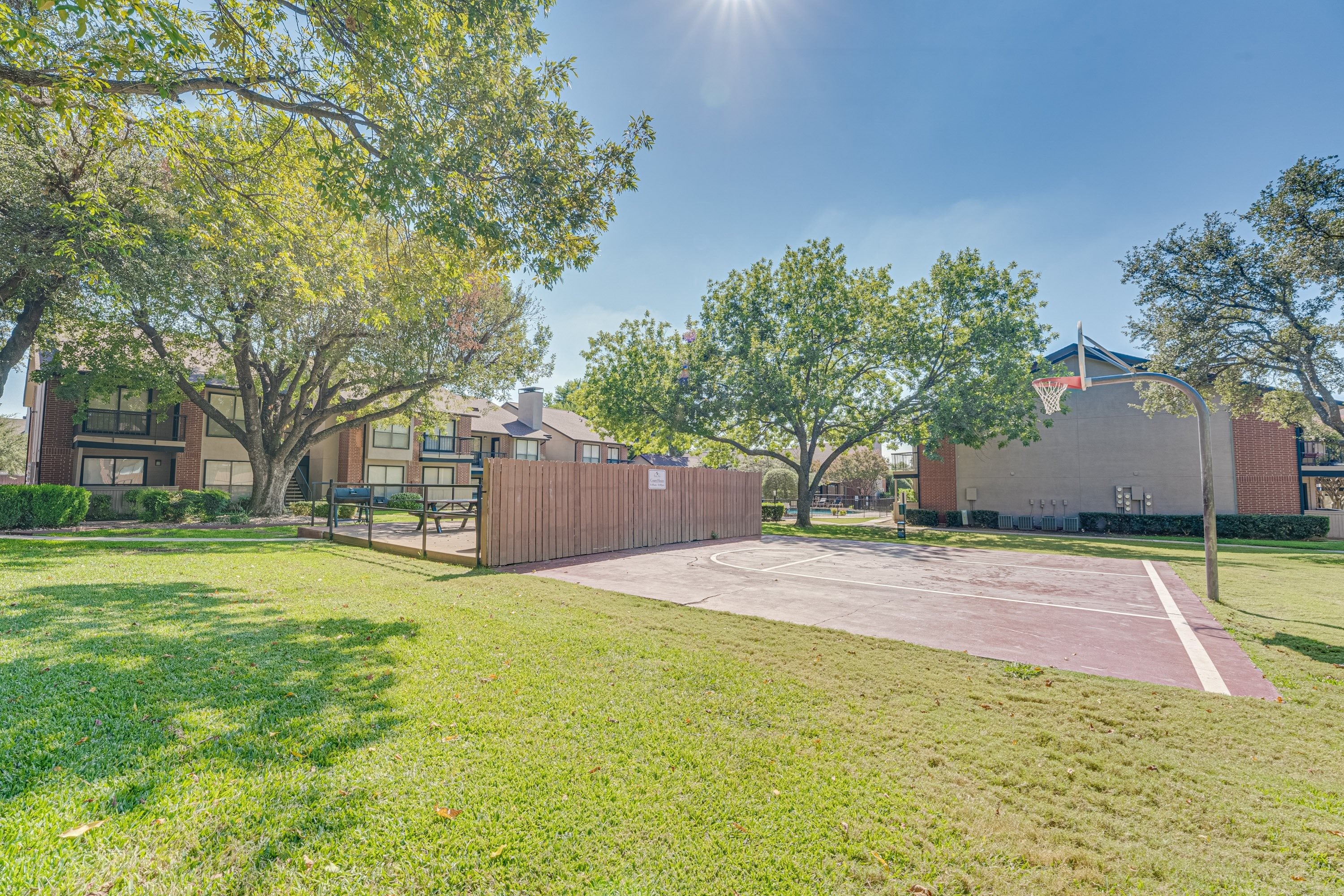 Community Court at Bardin Oaks Apartments, Arlington, TX, 76018